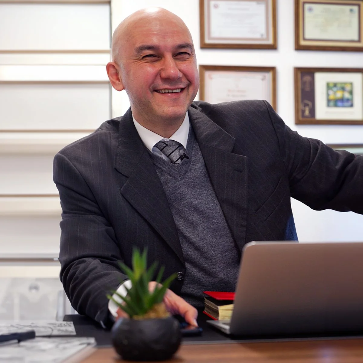 Prof. Dr. Yavuz Arıkan - Biyopsi ve Teşhis Hizmetleri, Kemik ve Yumuşak Doku Biyopsisi